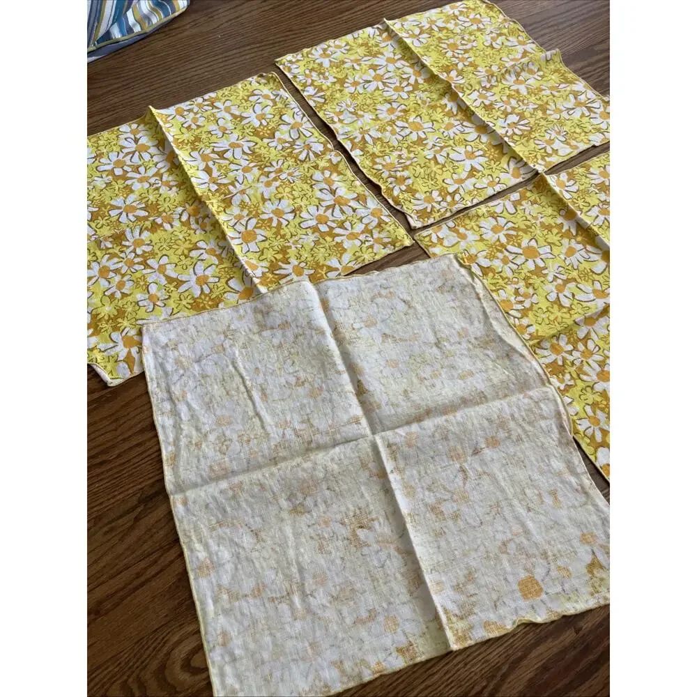 Vintage MCM 70s Yellow Daisy Floral Print Cloth Napkins Set Of 4 15”x15” Retro